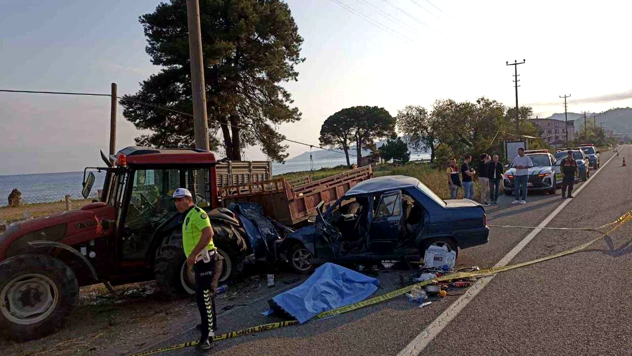 Ordu’da otomobil park halindeki traktöre çarptı: 1 ölü