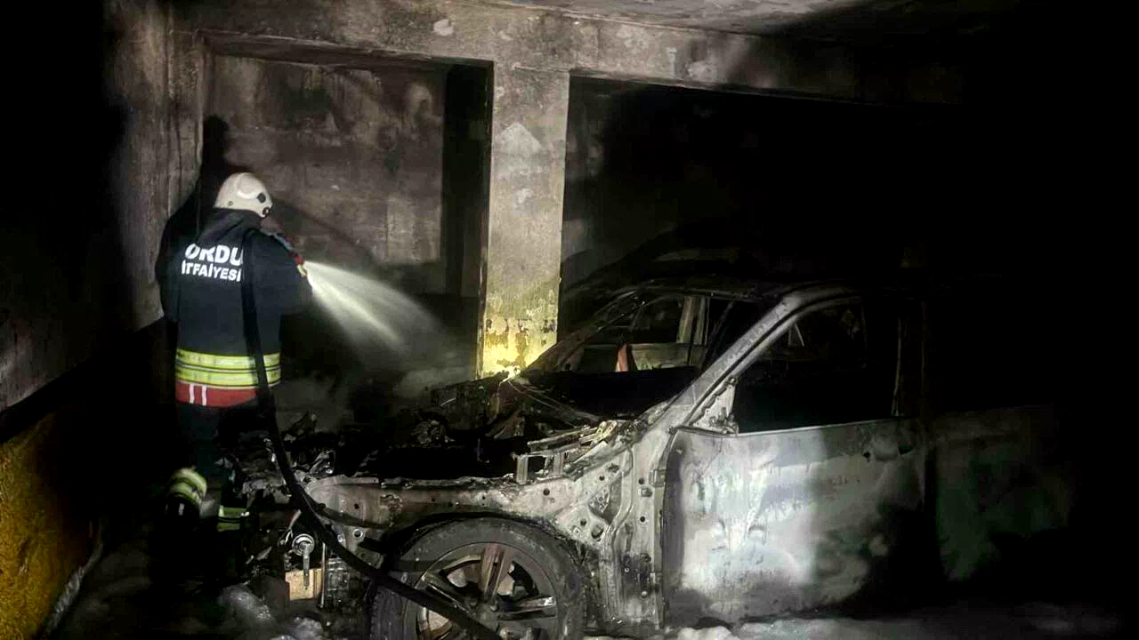 Ordu’da otopark yangını: 3 araçta hasar oluştu