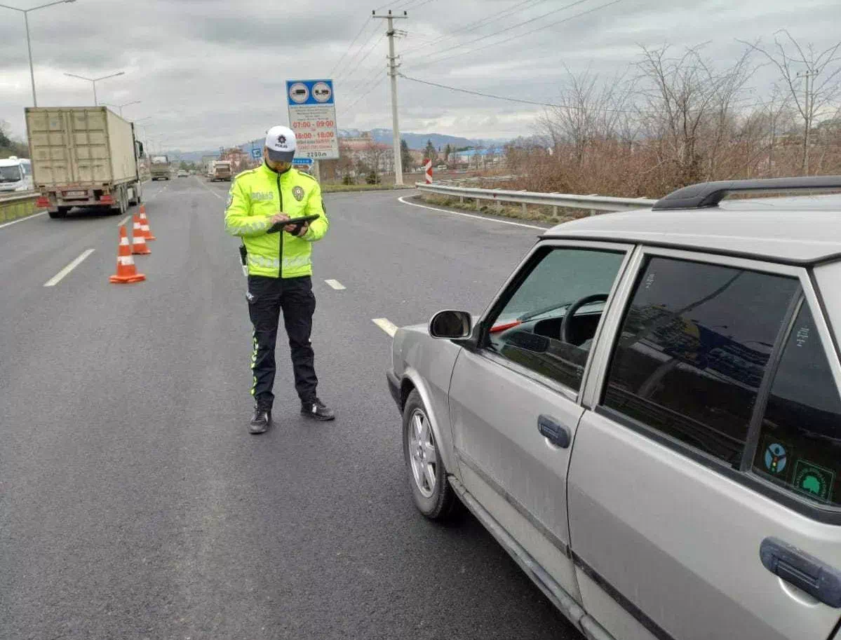 Ordu’da Yapılan Trafik Denetimlerinde 11 Bin 990 Araç Kontrol Edildi