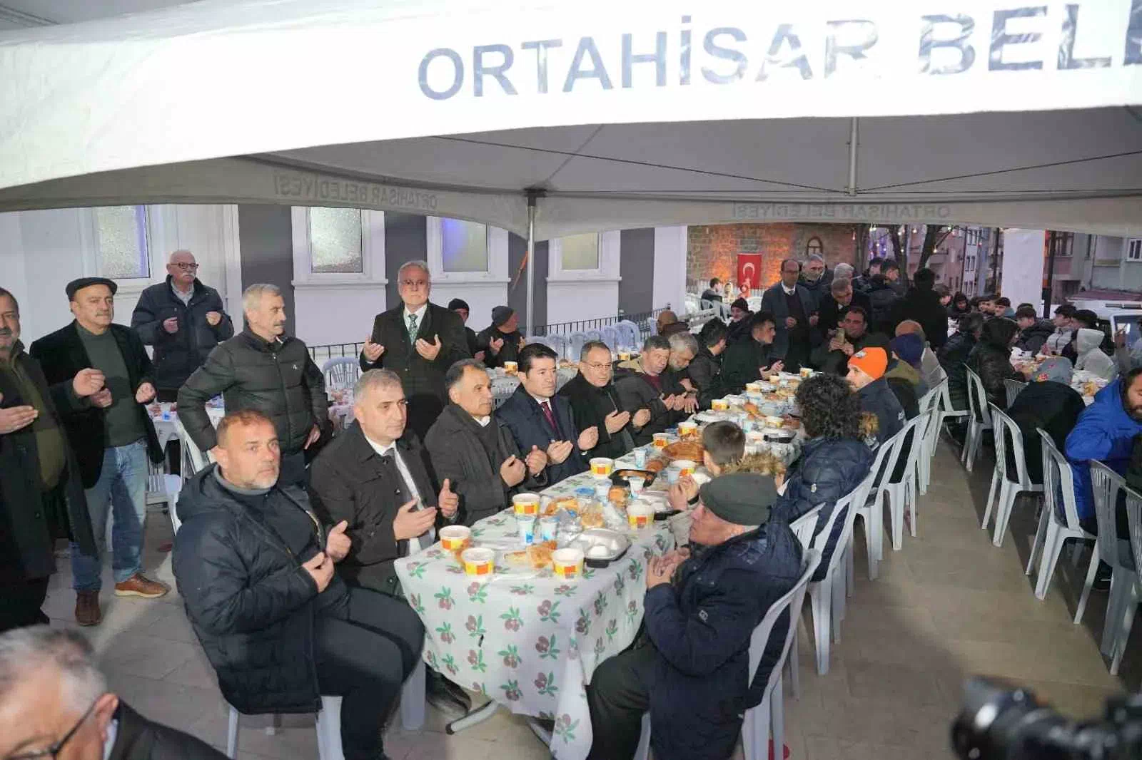 ORTAHİSAR BELEDİYE BAŞKANI AHMET KAYA MAHALLE İFTARINDA GENÇLERİ DİNLEDİ