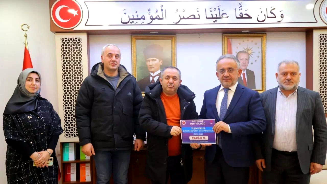 Ortaokulda Filistin yararına düzenlenen hayır çarşısında 146 bin lira toplandı
