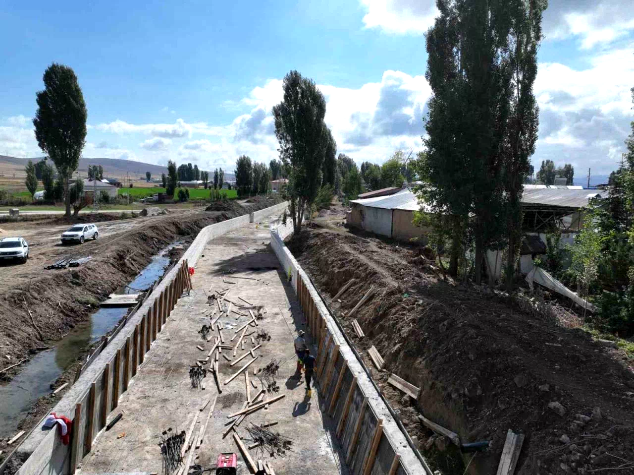 Oruçbeyli köyünde 2. kısım taşkın kontrol inşaatında çalışmalar sürüyor