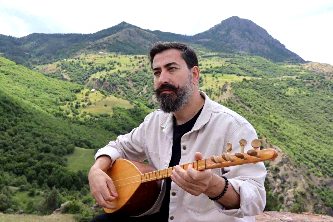 Osman Korkmaz önce hemşerileri için söyledi