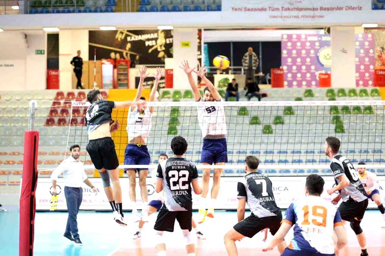 Osmangazi Belediyespor iyi mücadele ettiği karşılaşmayı 3-1 kaybetti