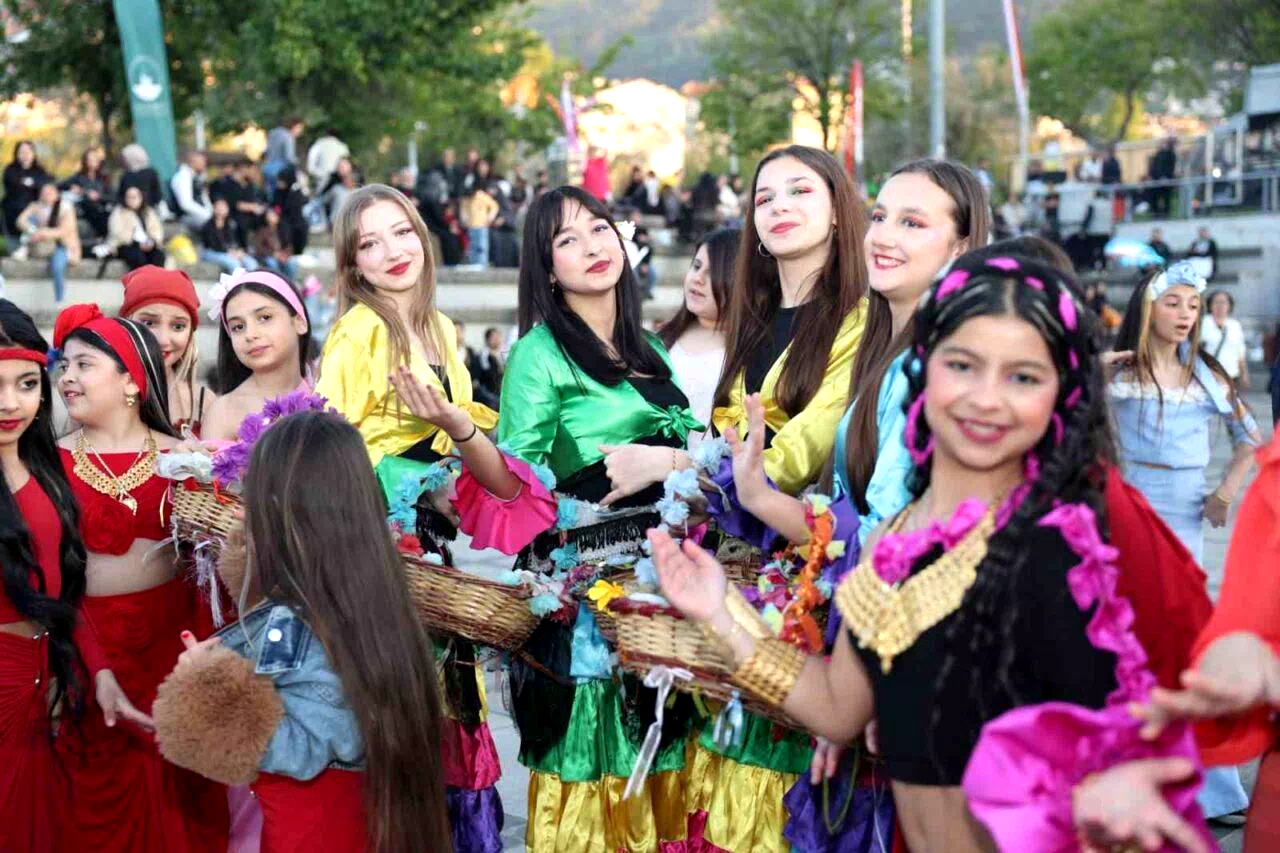 Osmangazi’de baharın müjdesi ‘Hıdırellez’ coşkuyla kutlandı