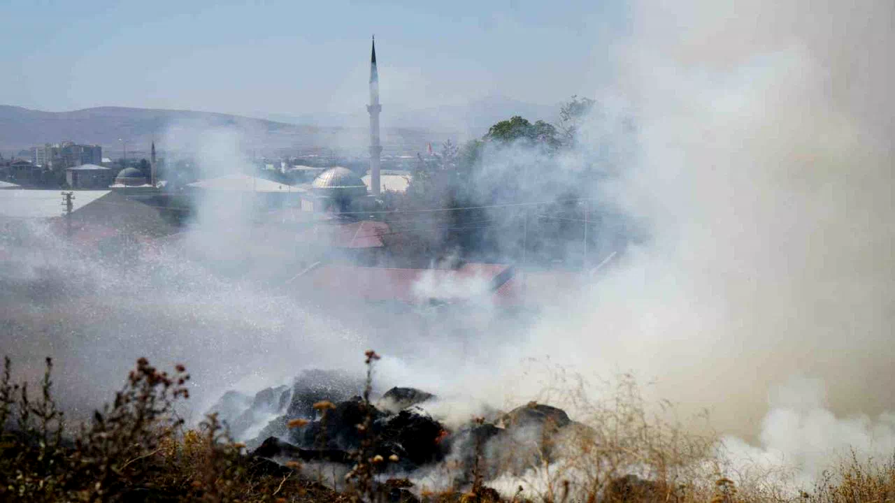 Ot yangına itfaiyeden zamanında müdahale