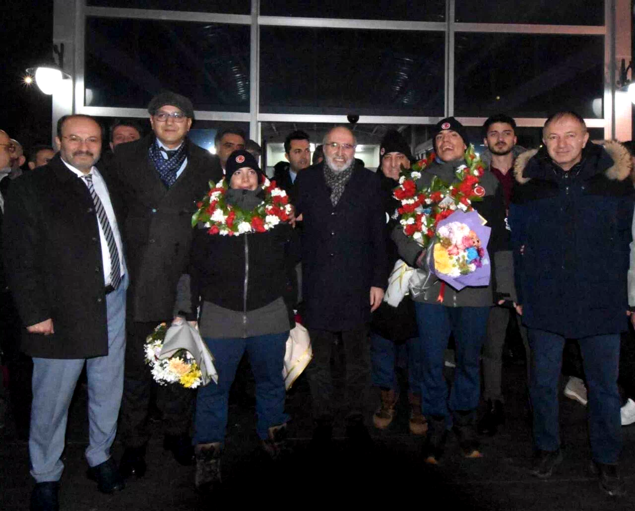 Otizmli İkiz Milli Kayakçılara Erzurum’da coşkulu karşılama