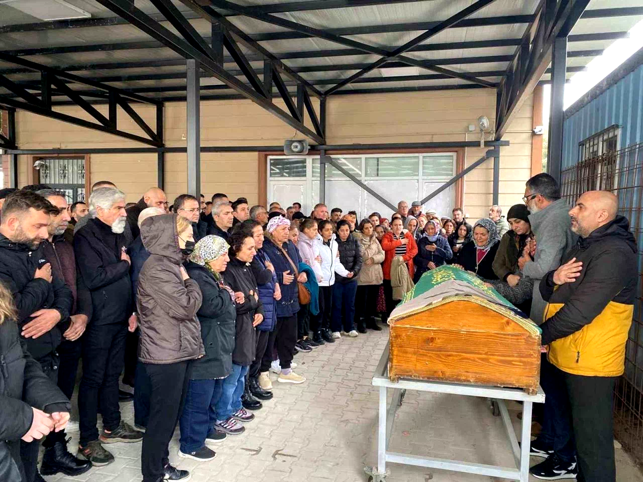 Otobüsün altında sürüklenen kadından acı haber