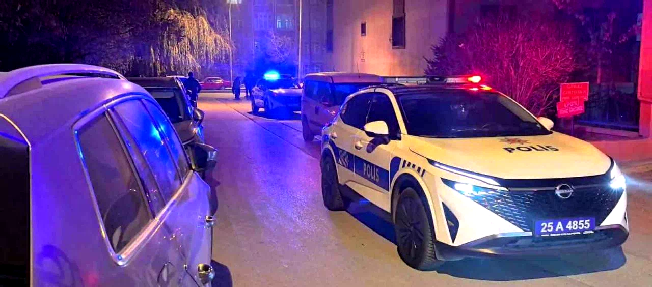 Otomobil içinde bıçaklı kavga: 3 yaralı