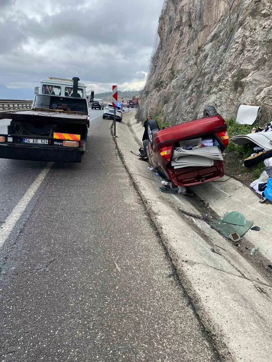 OTOMOBİL TAKLA ATTI, SÜRÜCÜ YARA ALMADAN KURTULDU
