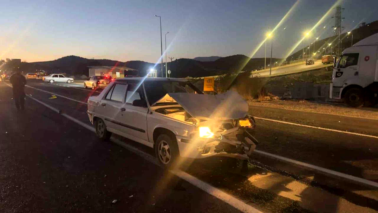 Otomobilin çarptığı motosiklet sürücüsü ağır yaralandı