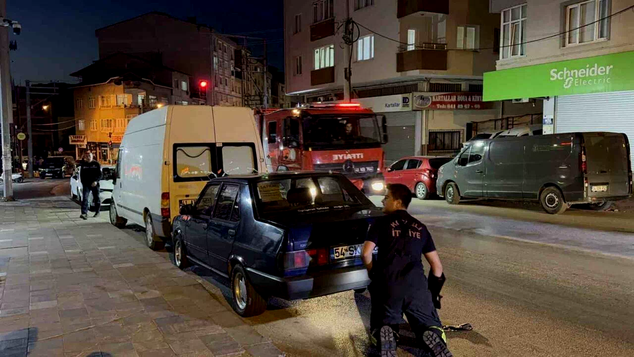 Otomobilin motor kısmına giren haylaz kedi uğraştırdı