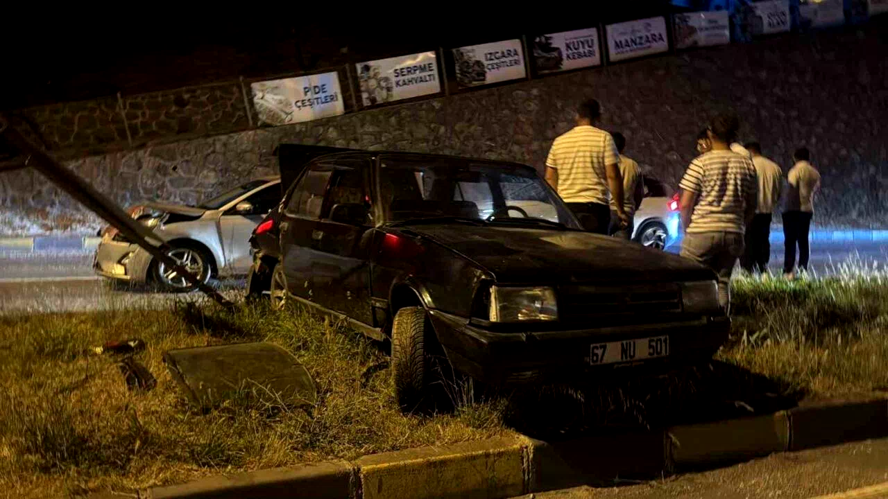 Otomobille çarpışan araç metrelerce sürüklendi