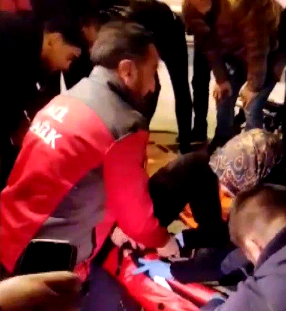 Otomobille çarpışan motosikletin sürücüsü yaralandı