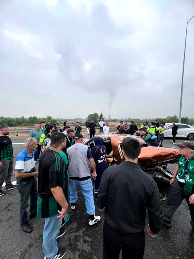 Otoyolda aracın hurdaya döndüğü kazada acı haber: Karı koca hastanede vefat etti