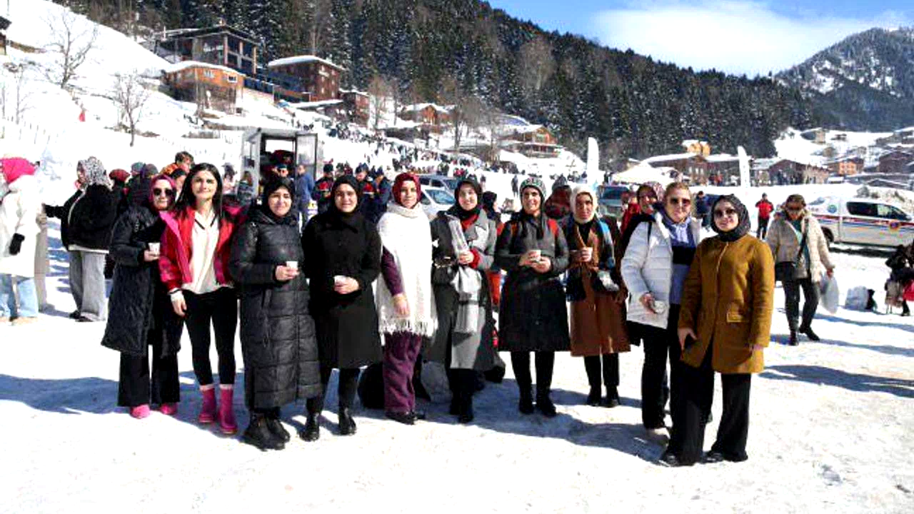 Öz Gıda İş Sendikası Kadın Komitesi üyeleri Kardan Adam Festivali’ne damga vurdu