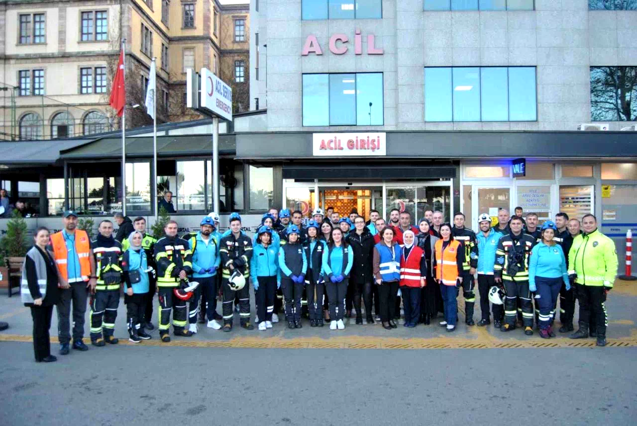 Özel İmperial Hastanesi’ndeki yangın tatbikatı gerçeğini aratmadı