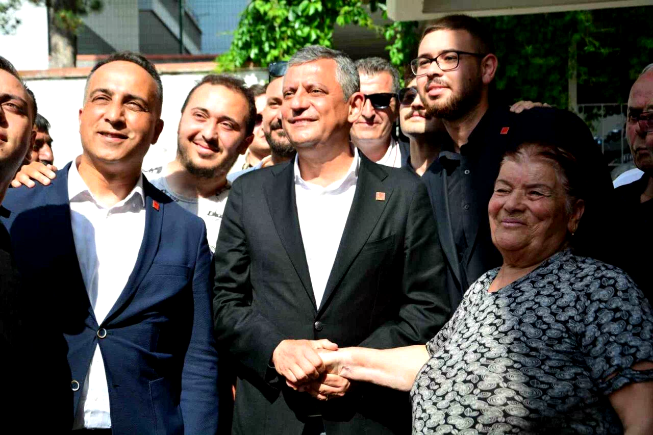 Özgür Özel’den eski milletvekili Köse’ye başsağlığı ziyareti