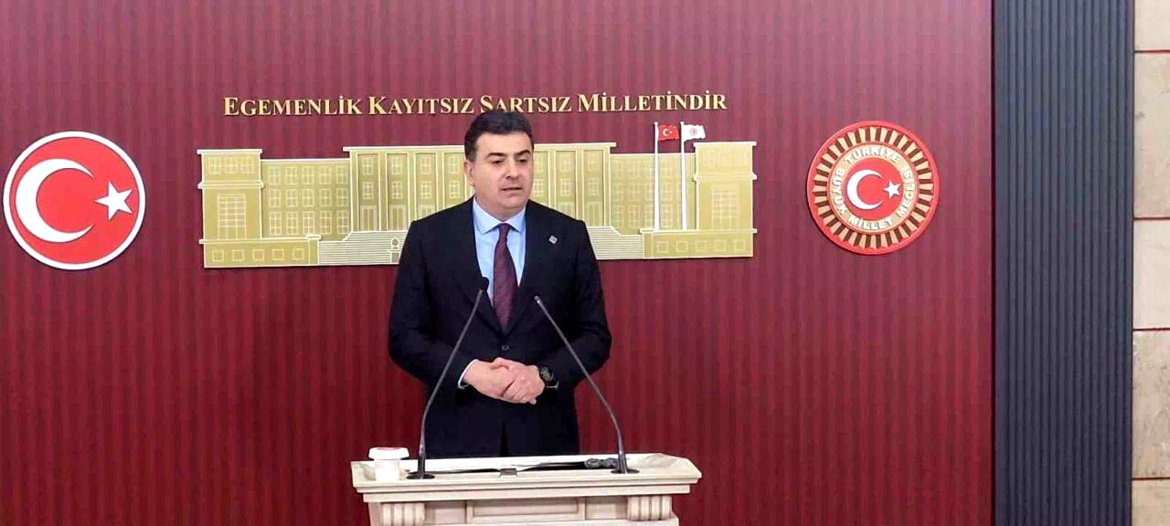 Özgür Özel Ekibi Meclis’te grup toplantısı ısrarını sürdürüyor
