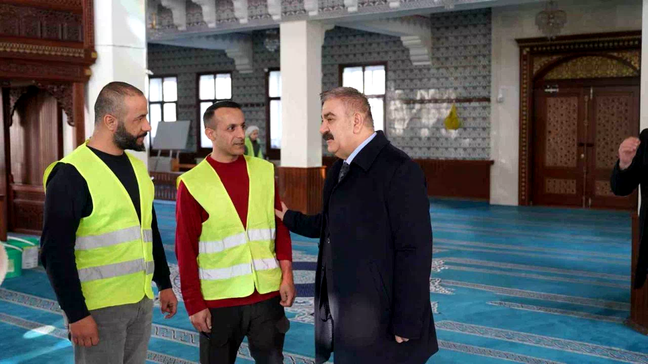 Palandöken’de Camiler Ramazan ayına hazırlanıyor