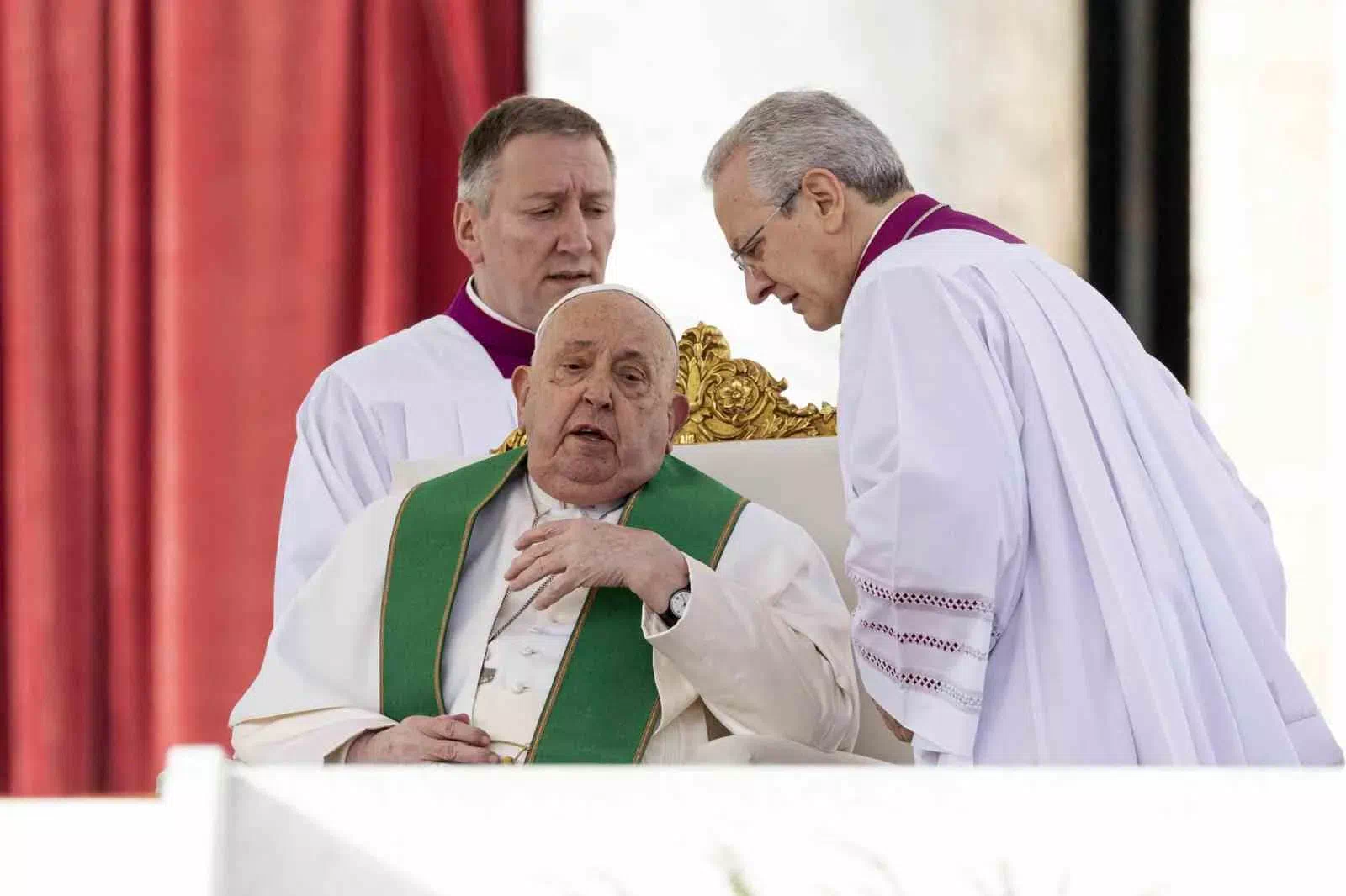 Papa Francis’in Solunum Desteği İhtiyacı Arttı