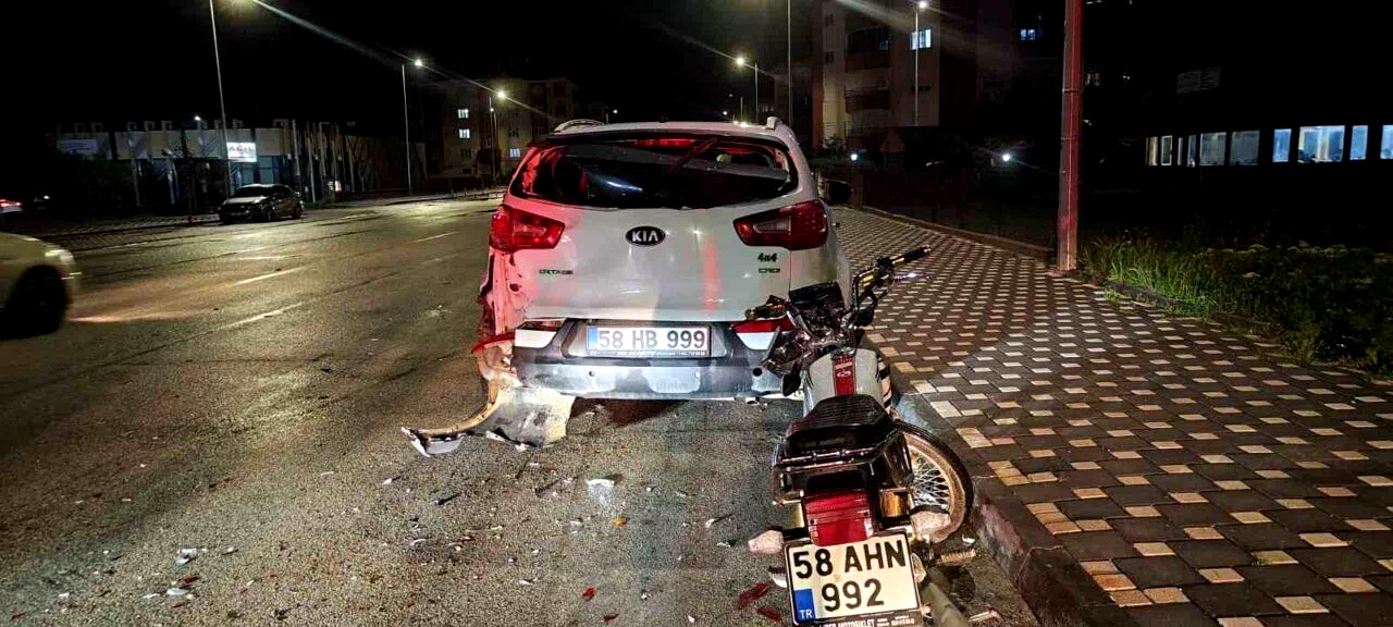 Park halindeki cipe çarpan motosiklet sürücüsü hayatını kaybetti