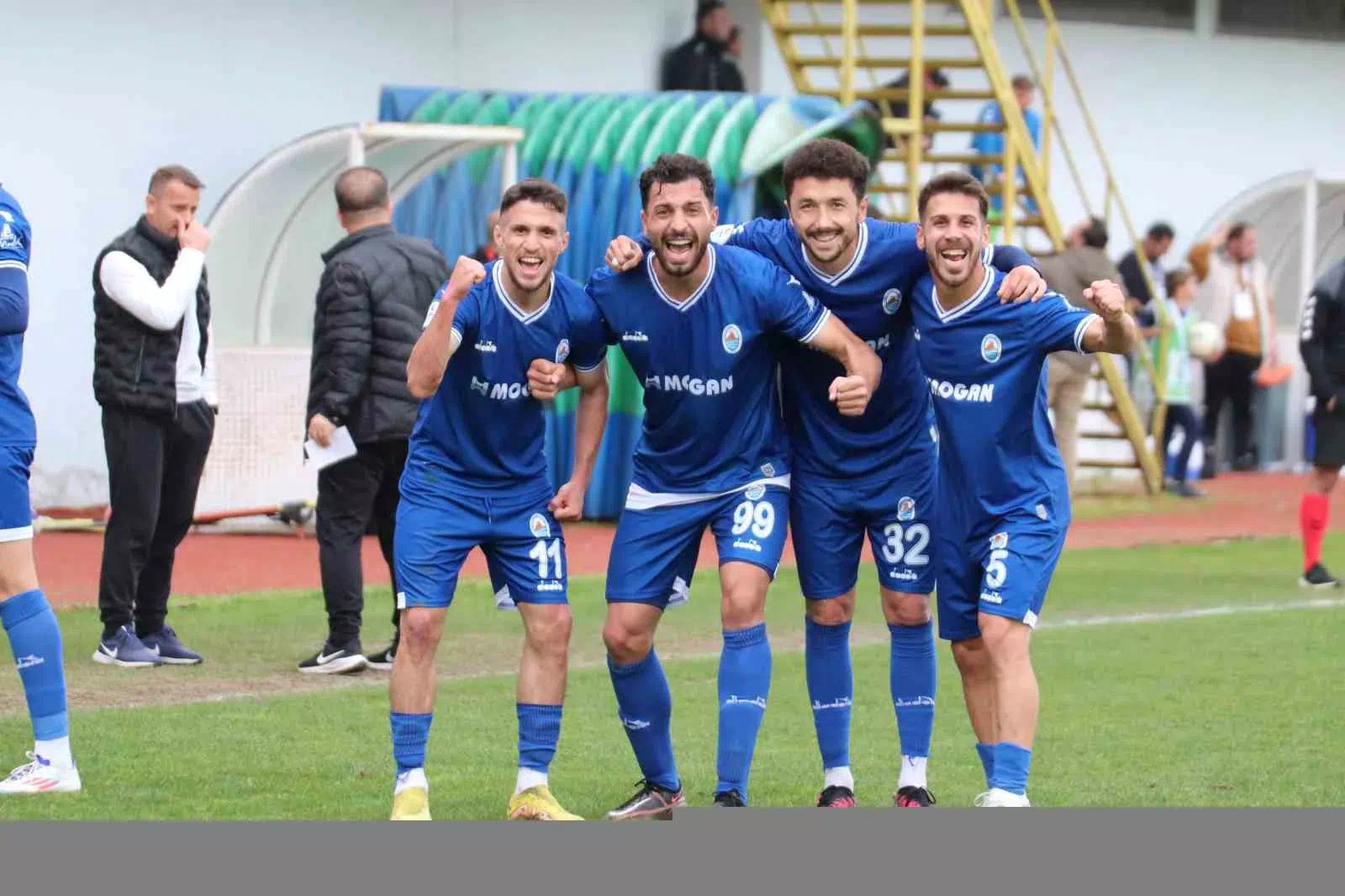 Pazarspor, Bayburt İl Özel İdarespor’u 3-0 mağlup etti.