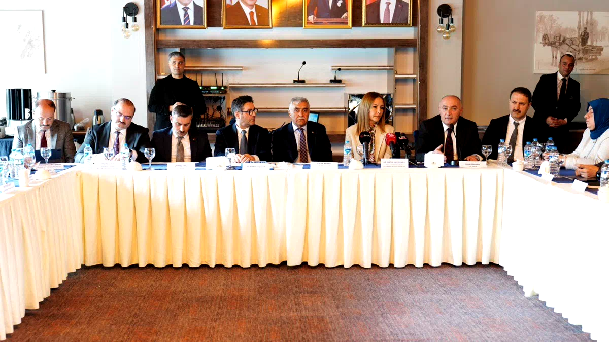 PEF 2026 hazırlıkları başladı: Başkan Özakalın Palandöken Ekonomi Forumu basın toplantısına katıldı