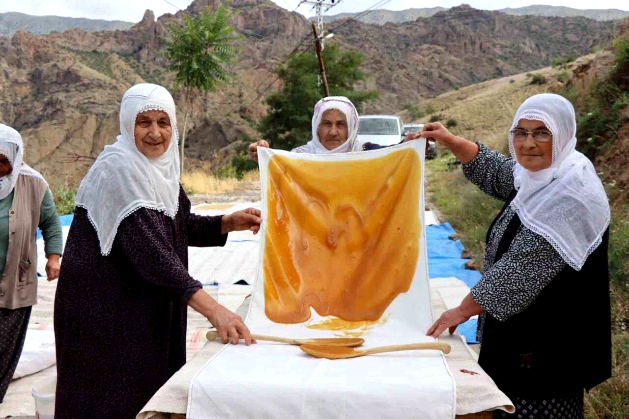 Pekmez ocakları bu kez pestil için yandı