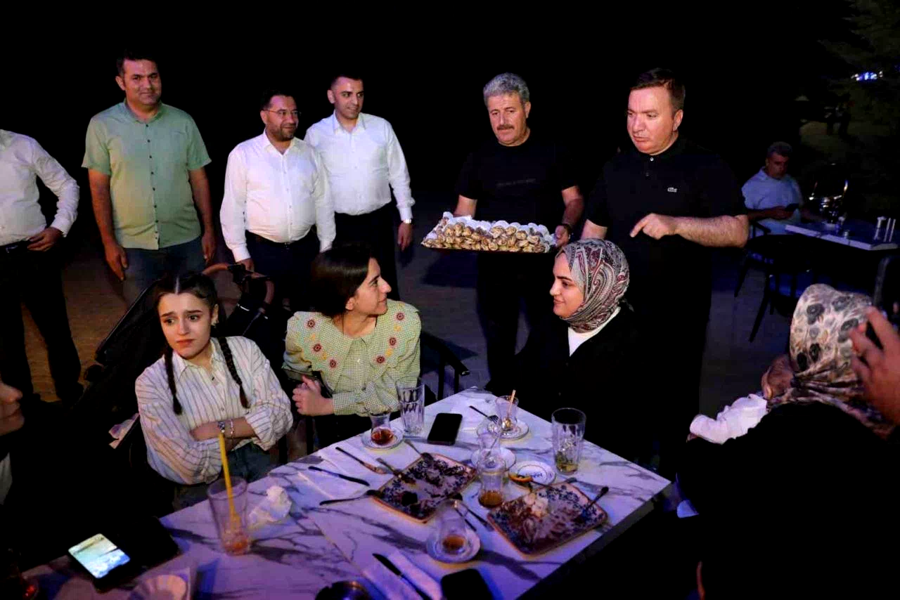 Pekmezli yufka, Ergan Dağı Kayak Merkezi’nde bulunan vatandaşlara ikram edildi
