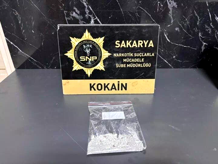 Polis ekiplerinin durdurduğu araçtan kokain çıktı: Sürücü tutuklandı