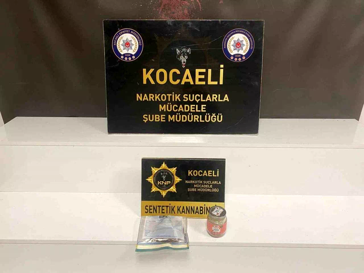 Polis uyuşturucu tacirlerine göz açtırmıyor: 5 tutuklama