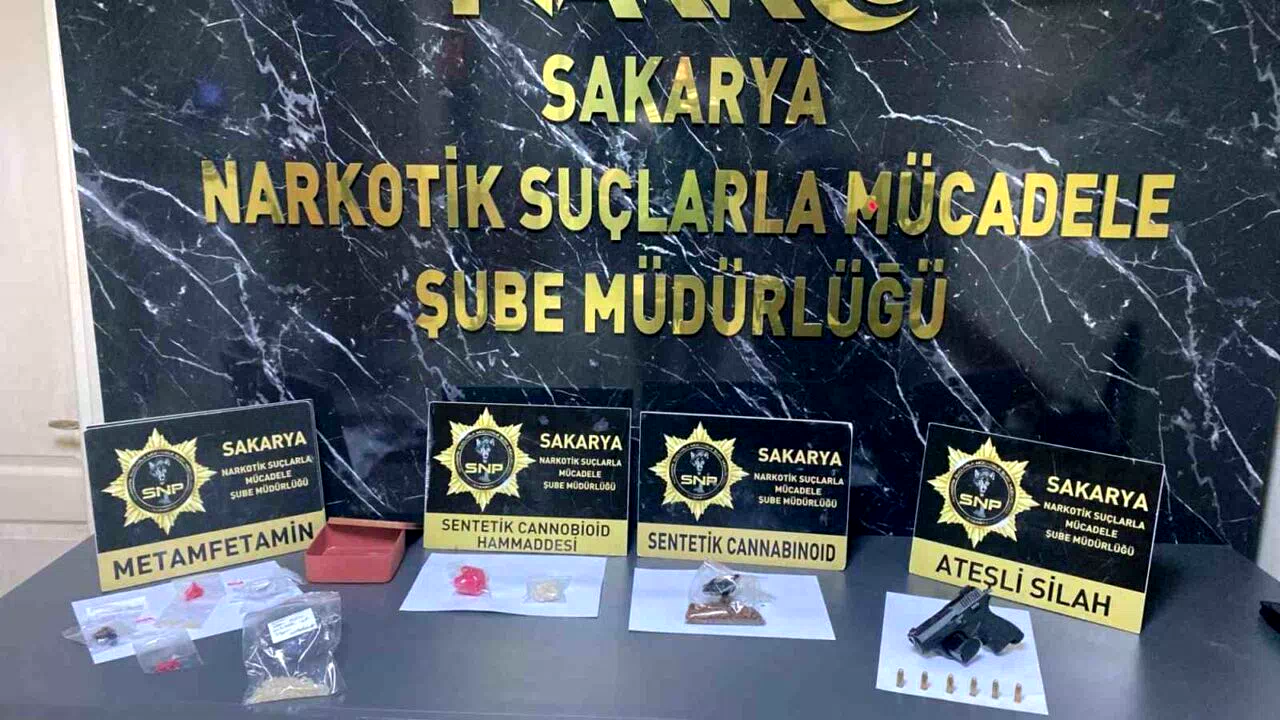 Polisi fark edince uyuşturucuları klozete döktü, sifon çalışmayınca yakalandı