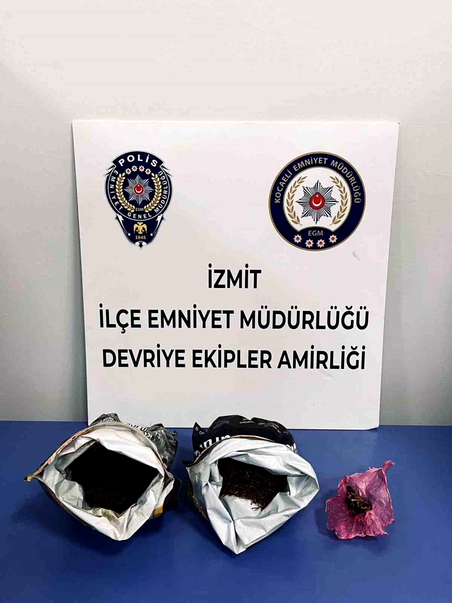 Polisin şüphe üzerine durdurduğu şahısların üzerinden uyuşturucu çıktı