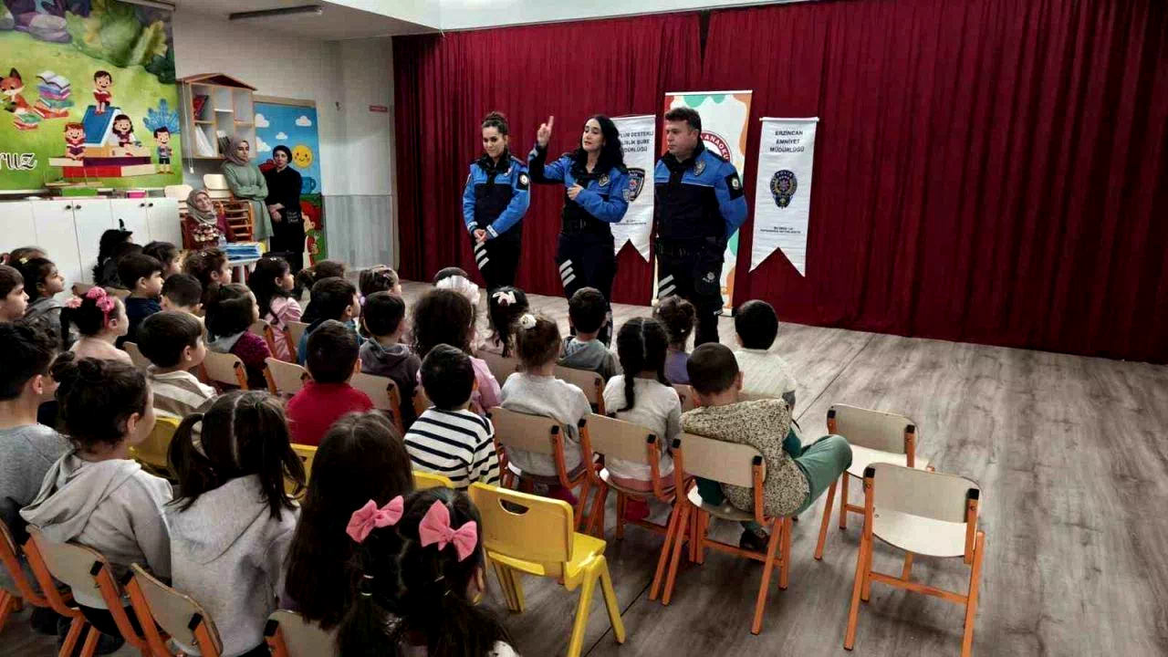 Polislerden öğrencilere güvenlik eğitimi