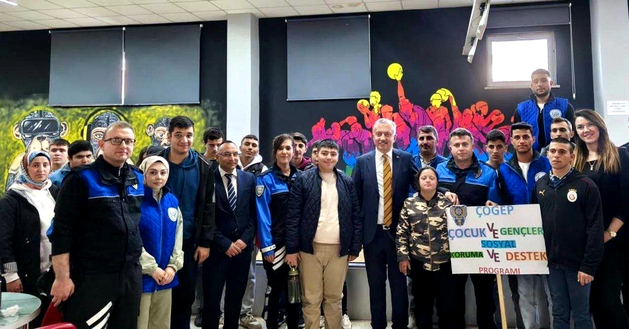 Polislerden özel çocuklara bowling sürprizi