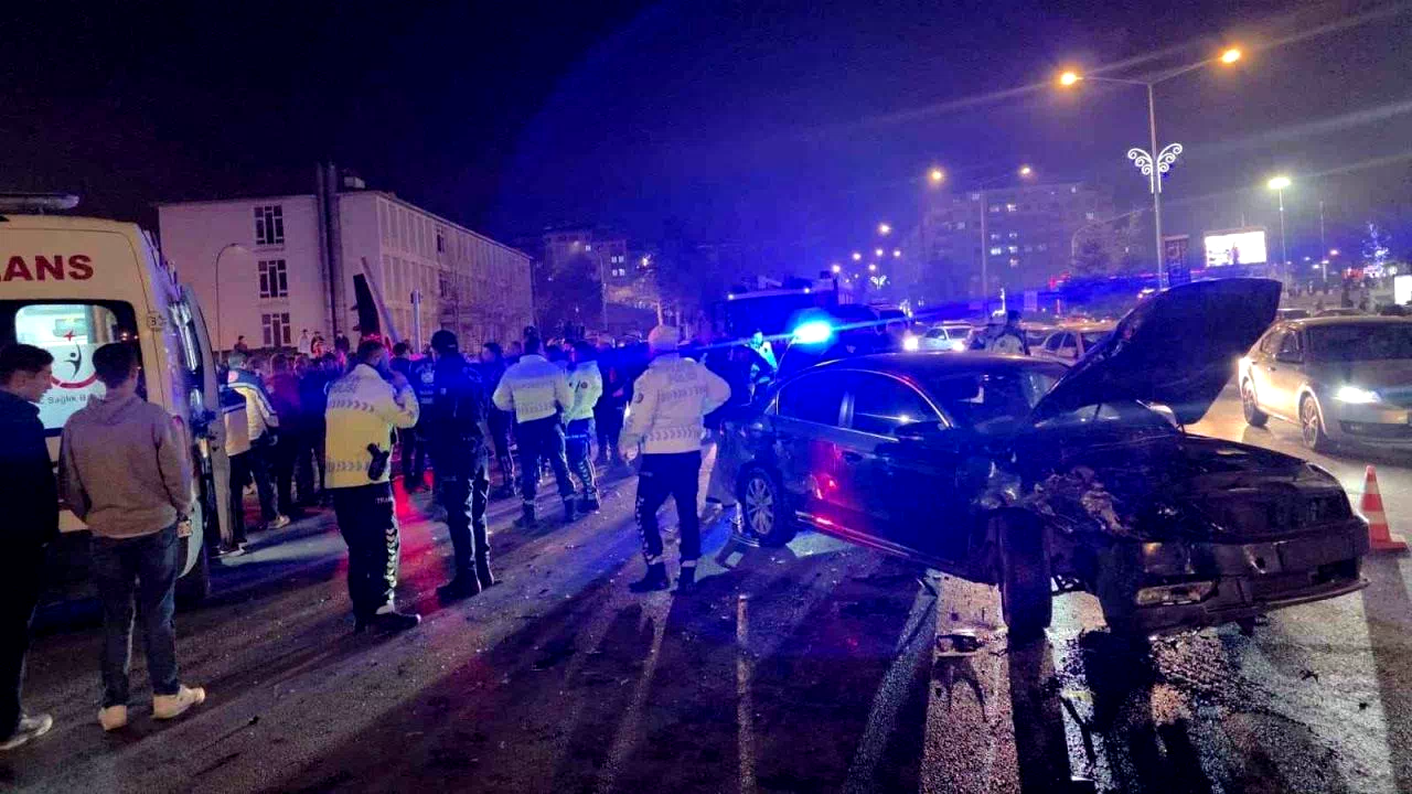 Polisten kaçarken kaza yaptı: 3 yaralı