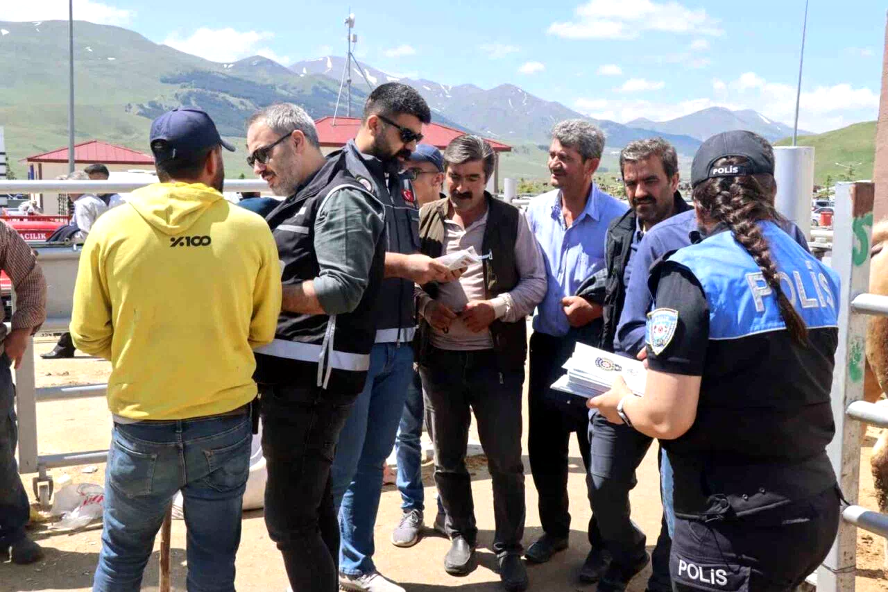 Polisten vatandaşa dolandırıcılık ve sahte para ikazı