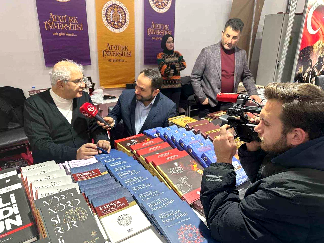 Prof. Dr. Hakan Kadıoğlu, Kitapseverlerle Erzurum’da buluştu