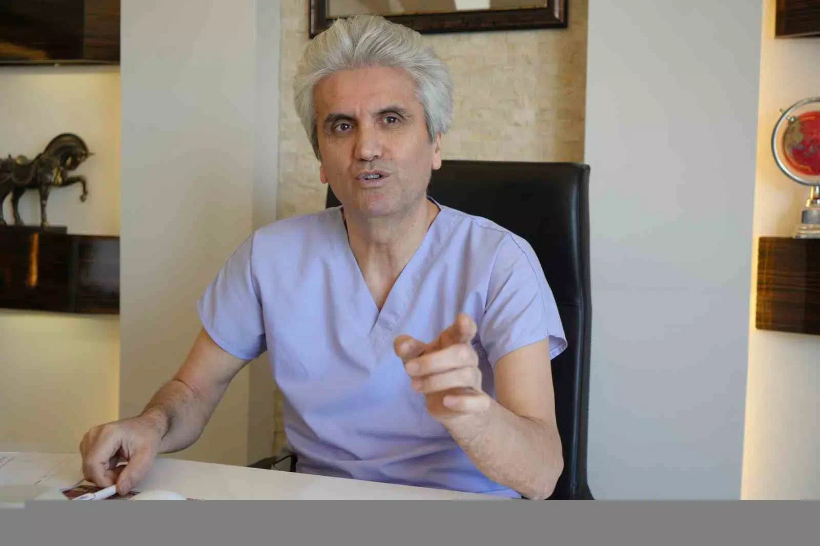 Prof. Dr. Hayati Akbaş’tan Uyarı: Sosyal Medya ve Estetik Cerrahi!