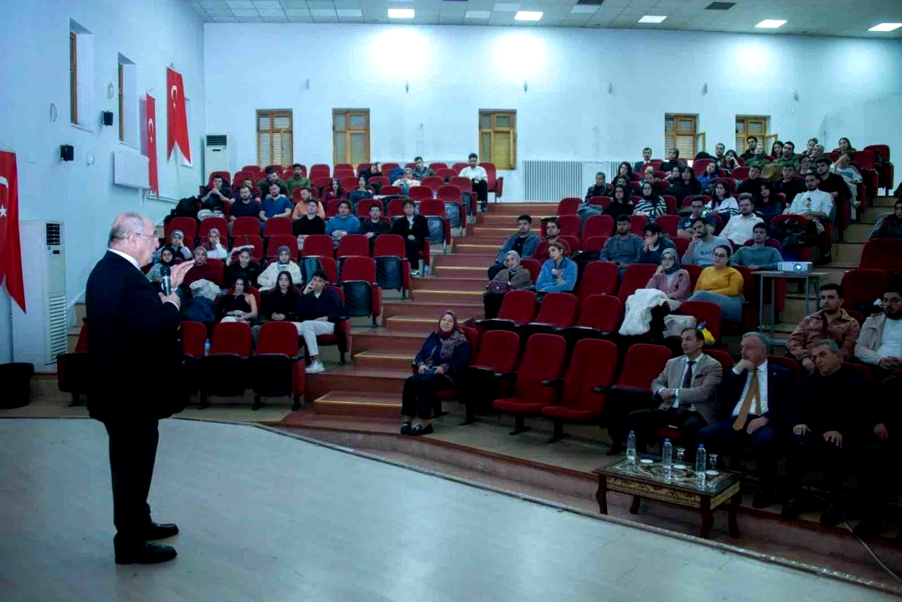 Prof. Dr. Polat, EBYÜ Tıp Fakültesinde ‘Bir Başarı Öyküsü’nü anlattı