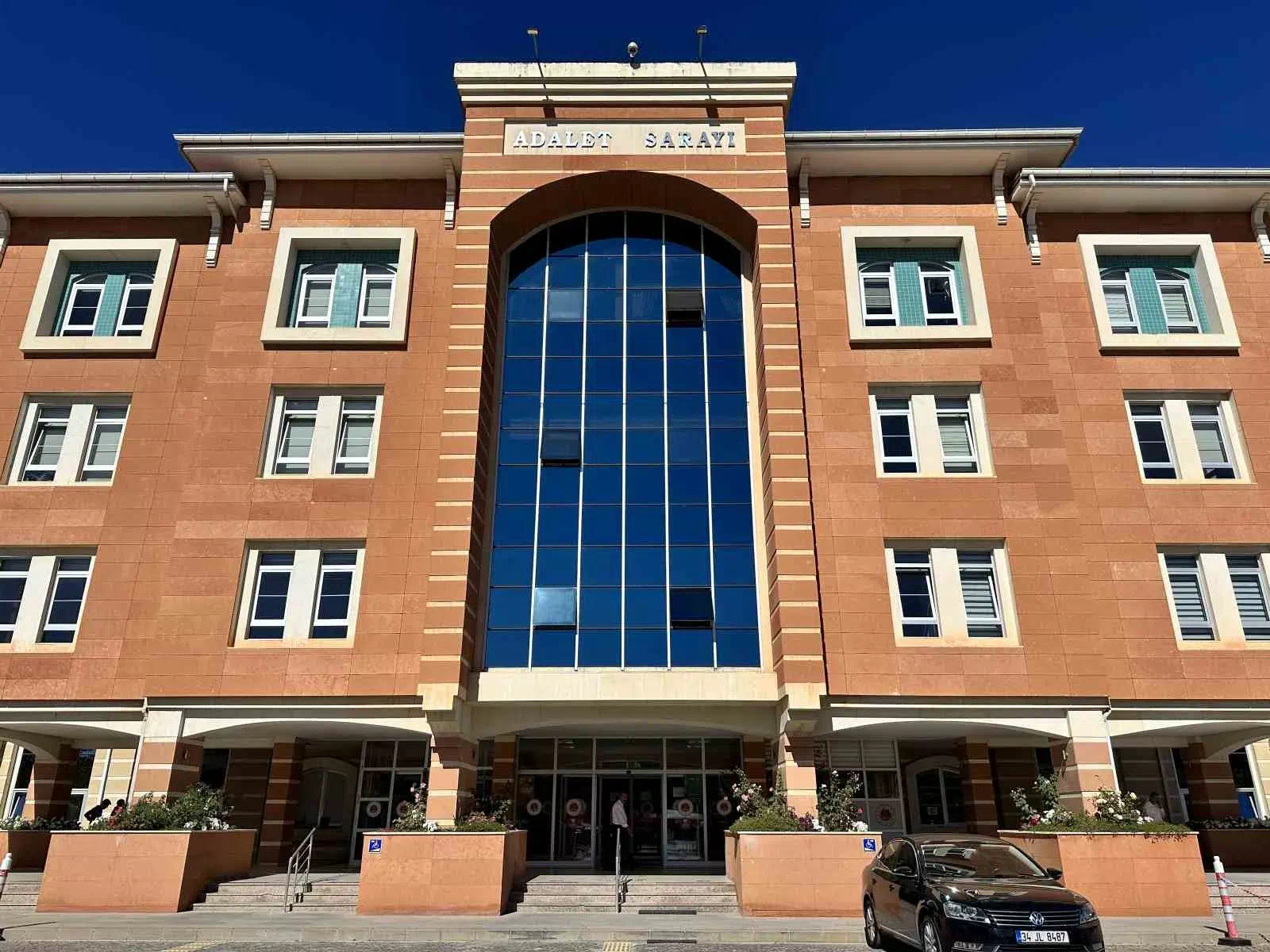 PTT müdürünü şantajla intihara sürükleyen sanıklara ceza yağdı