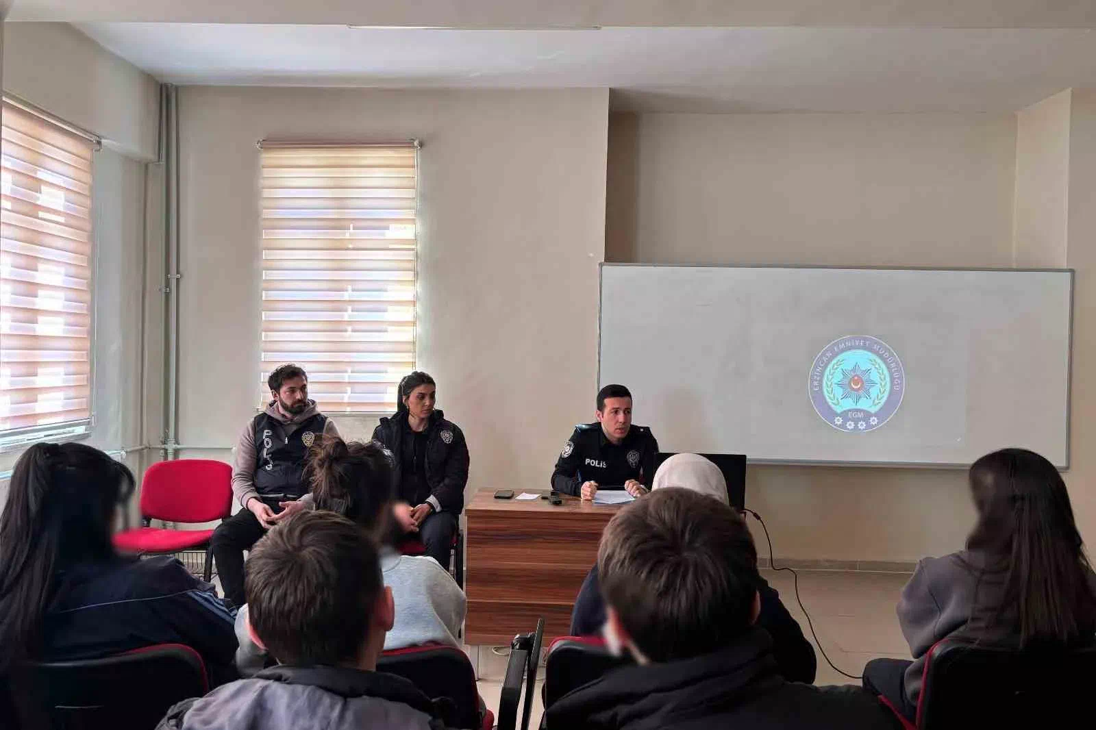 Refahiye’de Fen Lisesi öğrencilerine güvenlik eğitimi verildi.