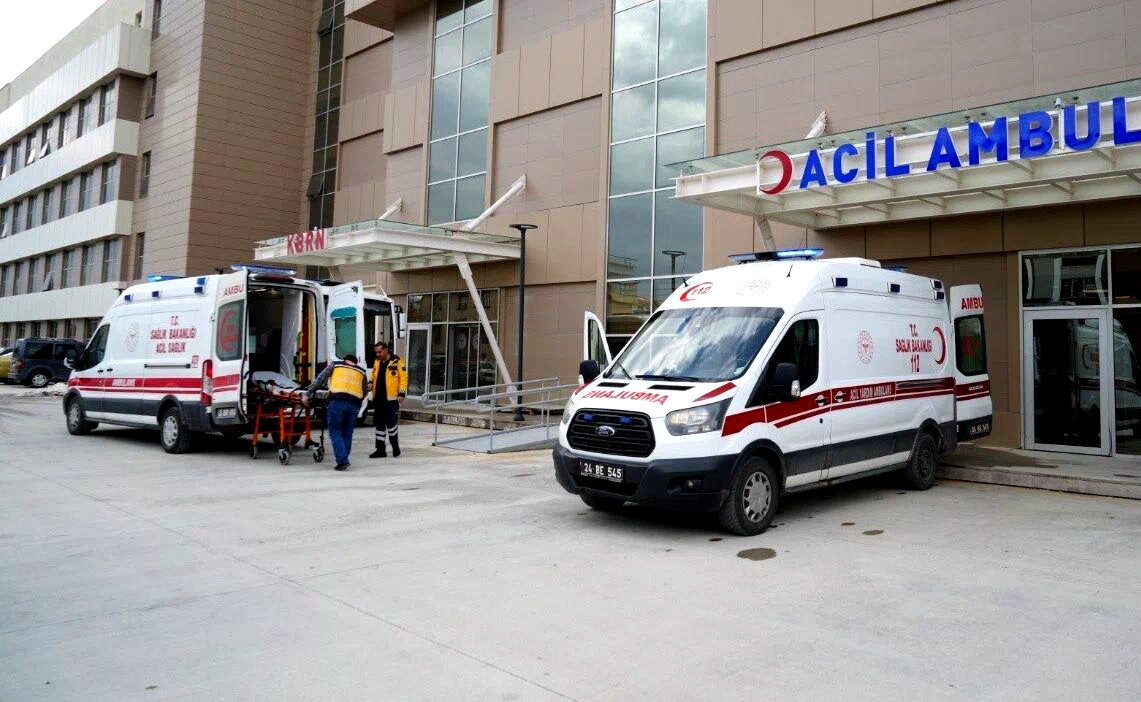 Refüje çarpan motosikletin sürücüsü öldü