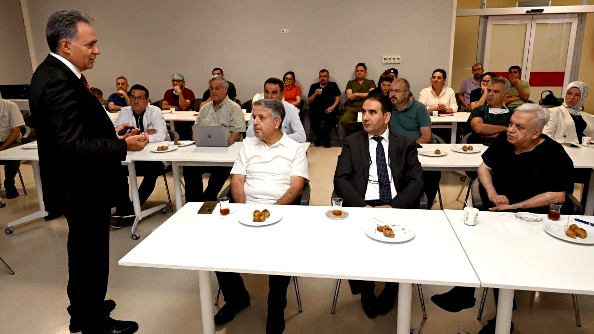 Rektör Akpolat, Karaciğer Nakli Enstitüsünü ziyaret etti