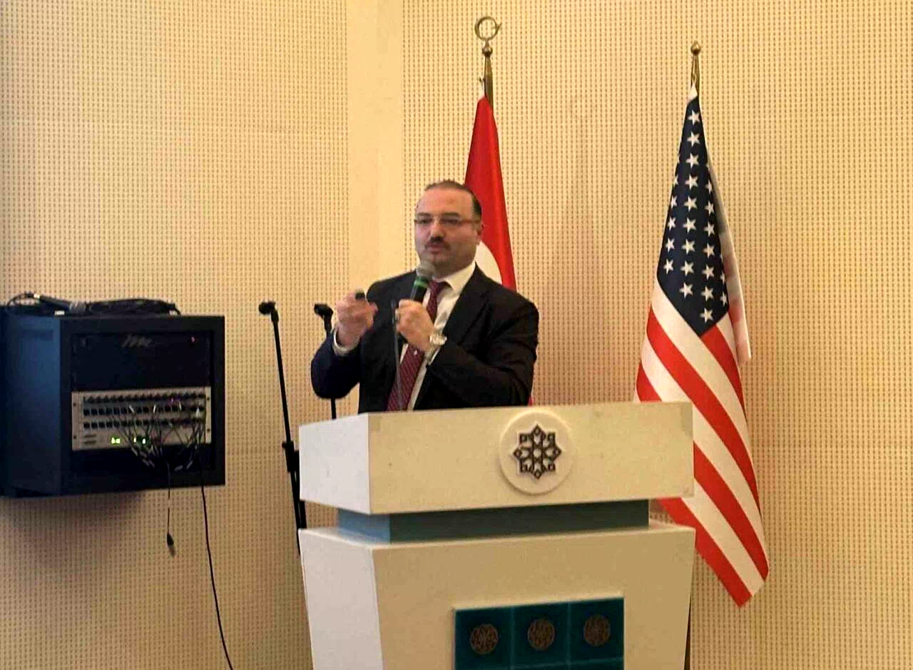 Rektör Hacımüftüoğlu, ABD’de Diyanet Center Of America’da genç akademisyenlerle buluştu