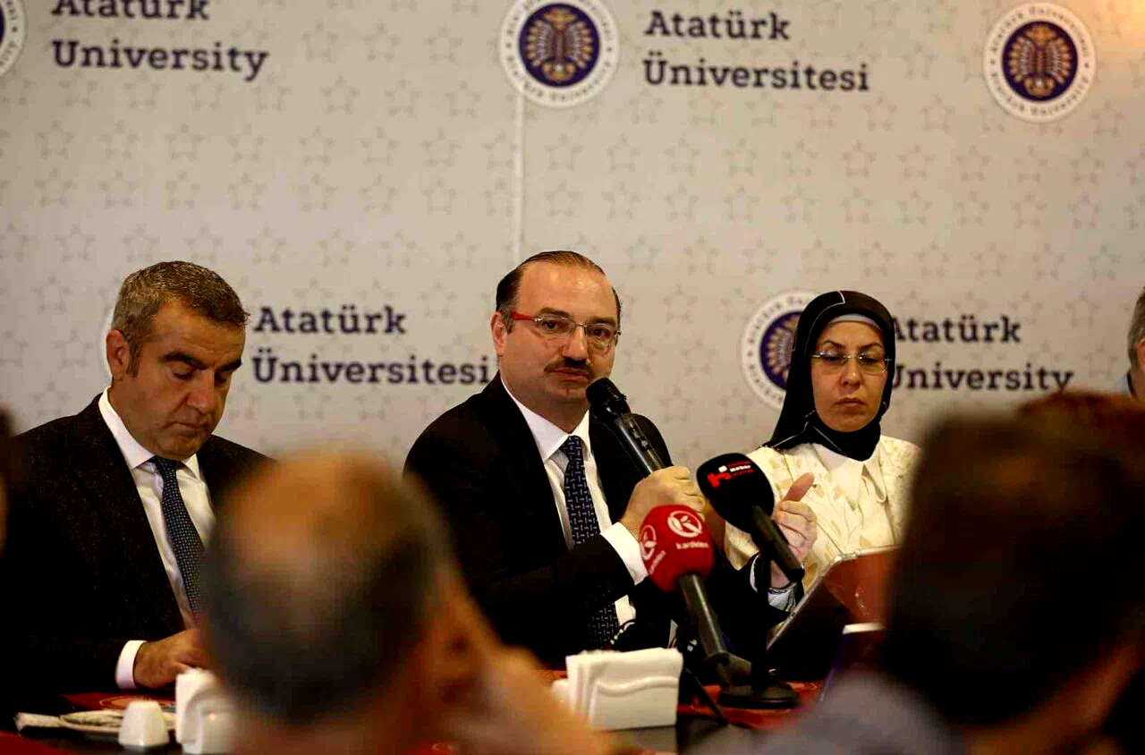 Rektör Hacımüftüoğlu, basınla buluştu
