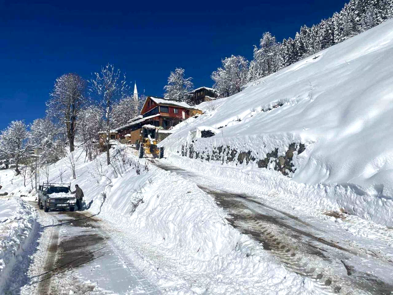 Rize’de 206 köy yolu kar nedeniyle ulaşıma kapandı