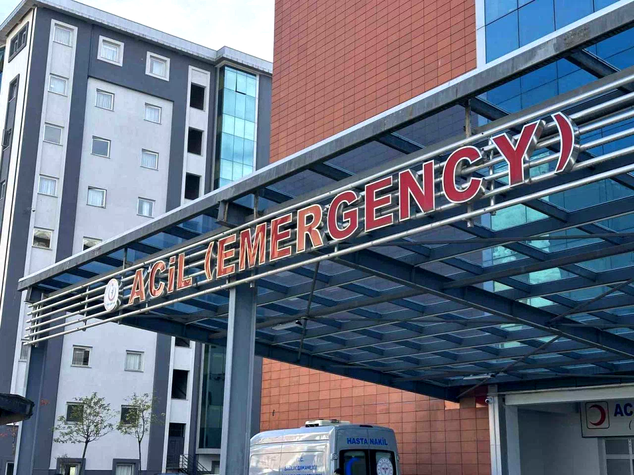 Rize’de 40 öğrenci yedikleri yemekten zehirlenerek hastaneye kaldırıldı