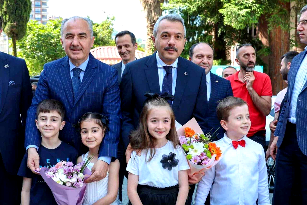 Rize’de 56 bin 180 öğrenci karne heyecanı yaşadı
